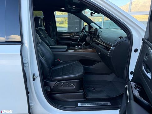 Used 2023 Cadillac Escalade ESV Sport Platinum w/ LPO, Floor Liner Package AWD/4WD image 18