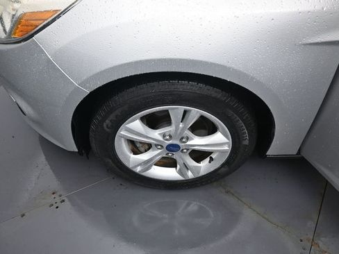 Used 2013 Ford Focus SE FWD image 30