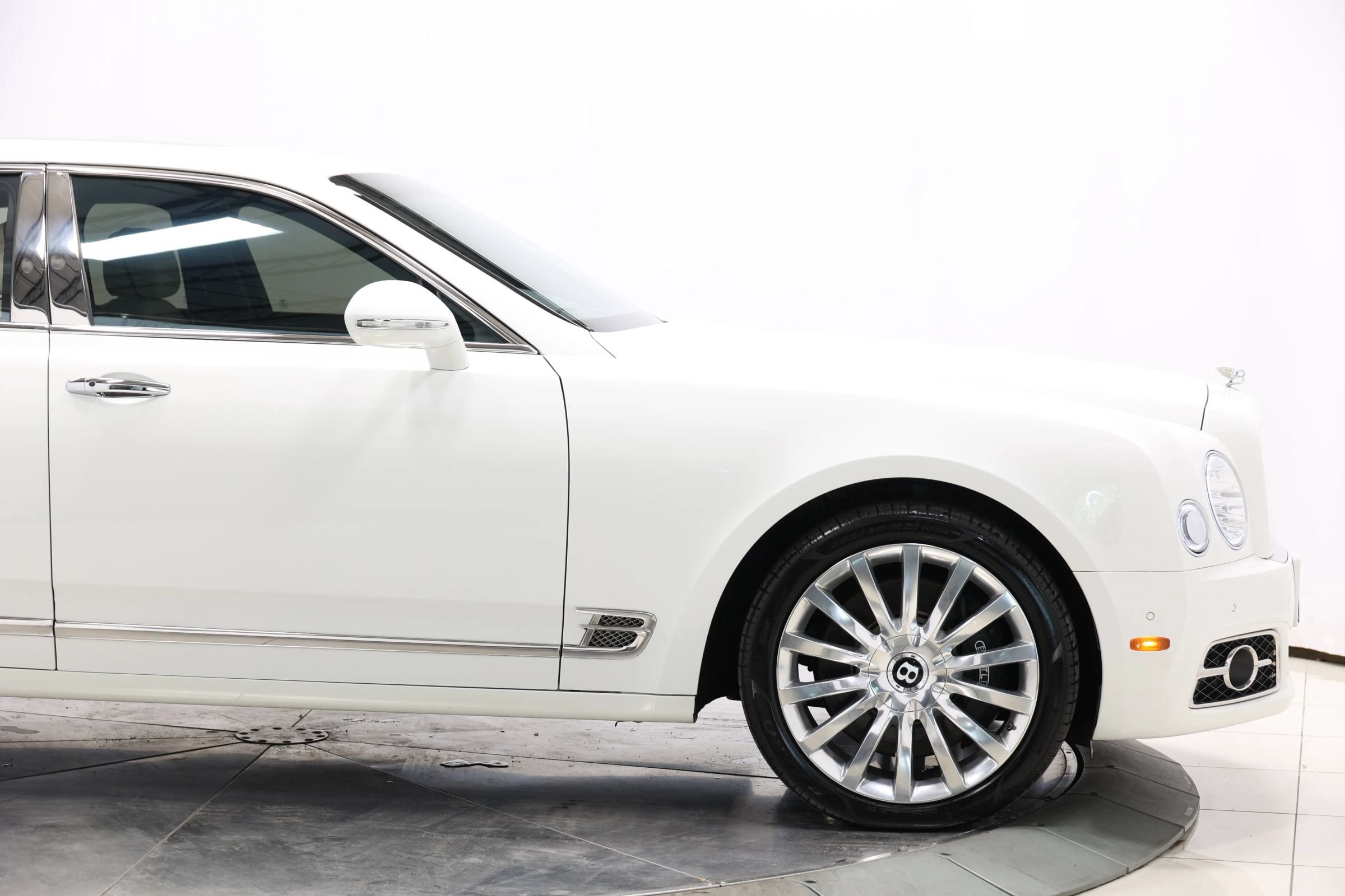 Used 2017 Bentley Mulsanne RWD image 92