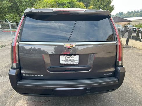 Used 2018 Cadillac Escalade ESV Luxury AWD/4WD image 6