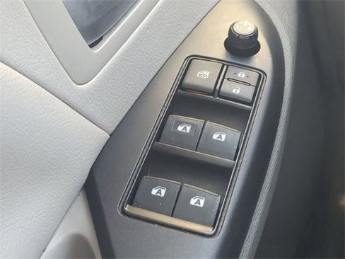 Used 2018 Toyota Sienna LE image 22