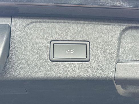 Used 2025 Volkswagen Atlas SE FWD image 13