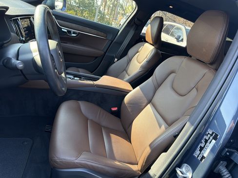 Certified 2022 Volvo V90 B6 Cross Country image 16