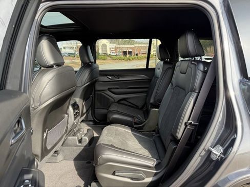 New 2025 Jeep Grand Cherokee L Altitude image 26