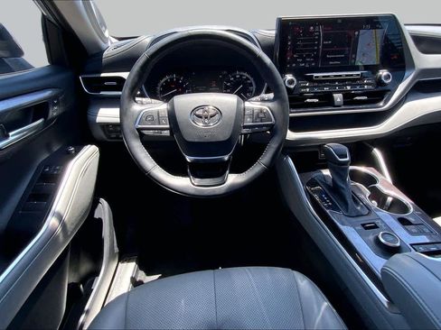 Used 2021 Toyota Highlander Platinum AWD/4WD image 6