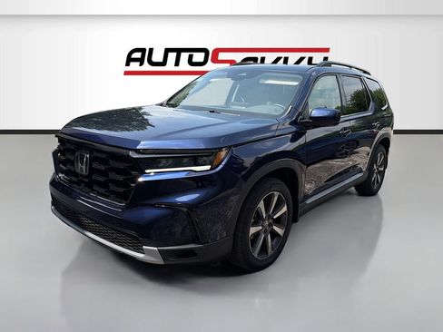 Used 2025 Honda Pilot Touring image 3