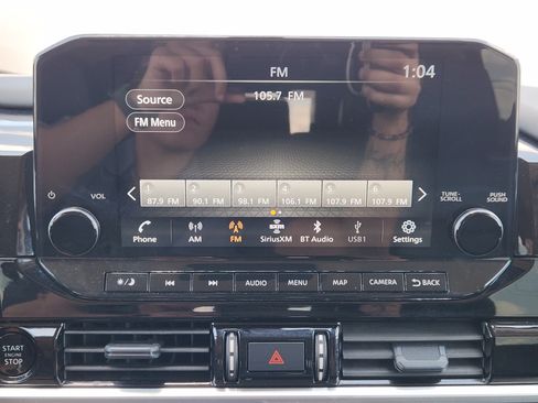 Used 2025 Nissan Pathfinder SL FWD image 17