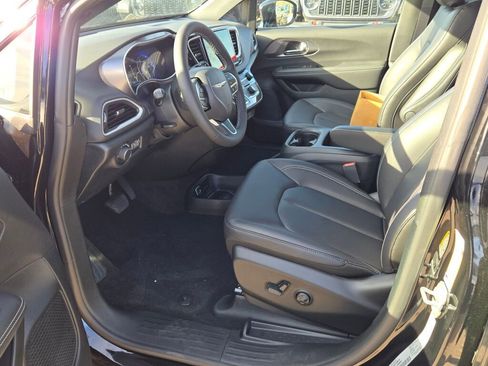 New 2026 Chrysler Voyager LX image 17