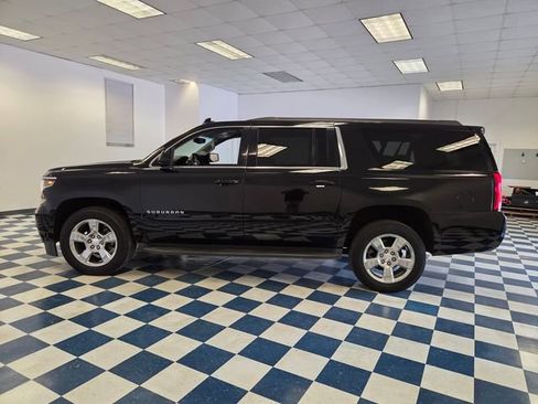 Used 2018 Chevrolet Suburban LS RWD image 4