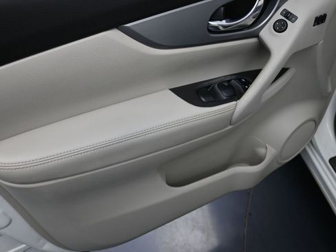 Used 2020 Nissan Rogue Sport SL w/ Premium Package image 16