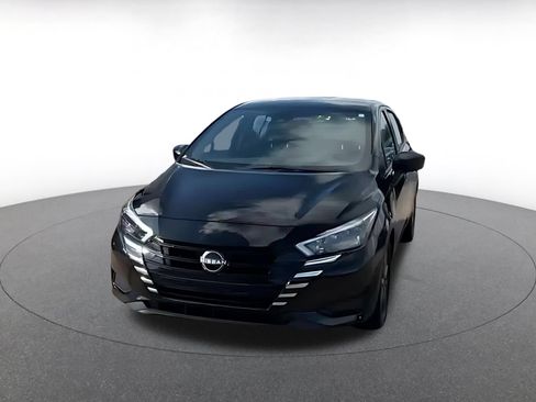 Used 2025 Nissan Versa SV FWD image 4