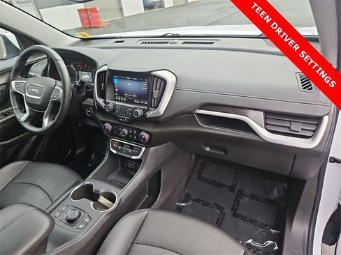 Used 2024 GMC Terrain SLT image 28