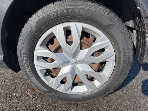 Used 2019 Toyota C-HR LE image 4