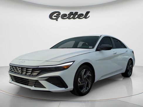 Certified 2025 Hyundai Elantra Sport FWD image 1