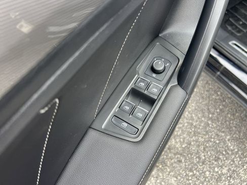 Certified 2024 Volkswagen Tiguan SE R-Line image 13