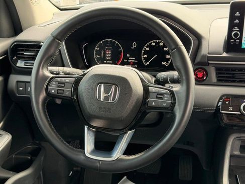 Used 2025 Honda Pilot Touring image 13