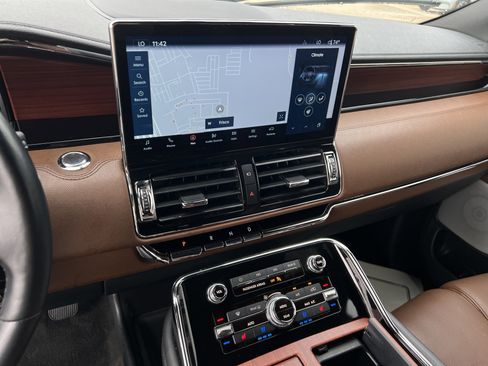 Used 2023 Lincoln Navigator L Reserve image 21