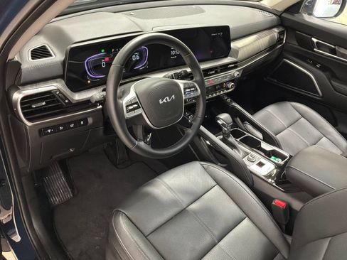 Used 2025 Kia Telluride EX w/ EX Captain's Chair Package AWD/4WD image 14