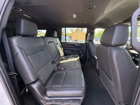 Used 2025 Chevrolet Suburban Z71 AWD/4WD image 21