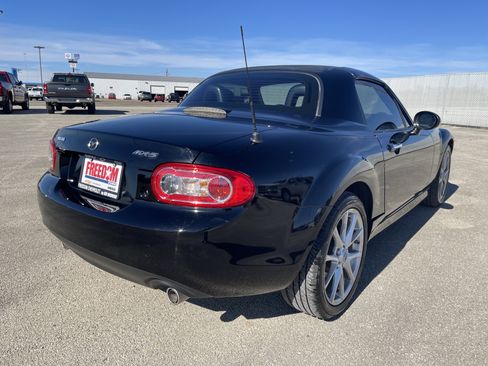 Used 2011 MAZDA MX-5 Miata Touring image 4
