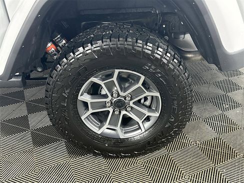 New 2025 Jeep Gladiator Mojave image 17