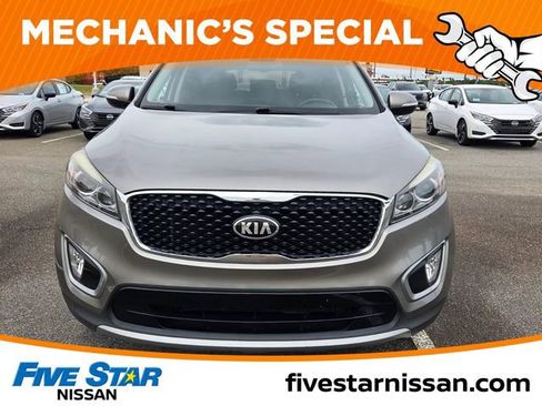 Used 2017 Kia Sorento EX FWD image 2