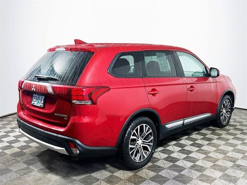 Used 2018 Mitsubishi Outlander SE image 8