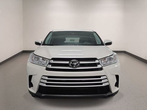 Used 2019 Toyota Highlander LE AWD/4WD image 9
