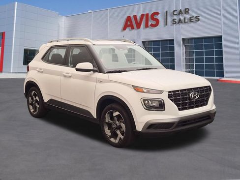 Used 2025 Hyundai Venue SEL FWD image 3