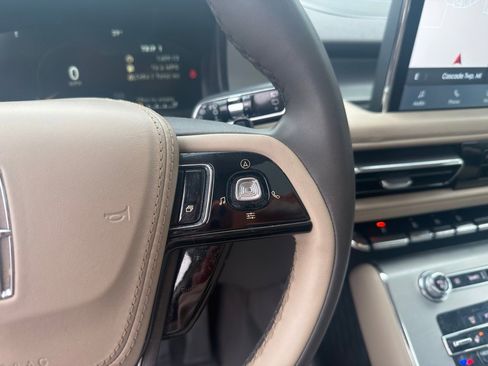Used 2023 Lincoln Aviator AWD w/ Premium Package image 22