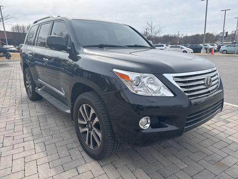Used 2011 Lexus LX 570 4WD w/ Luxury Pkg w/Pre-crash image 2
