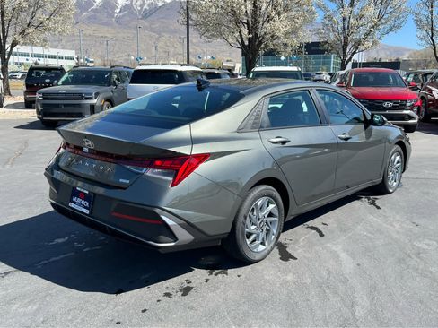 New 2026 Hyundai Elantra Blue image 7