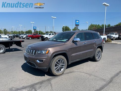 Used 2018 Jeep Grand Cherokee Limited AWD/4WD image 3