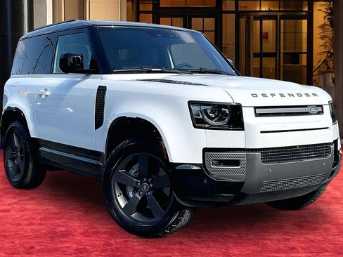Used 2025 Land Rover Defender 90 X-Dynamic SE AWD/4WD image 2