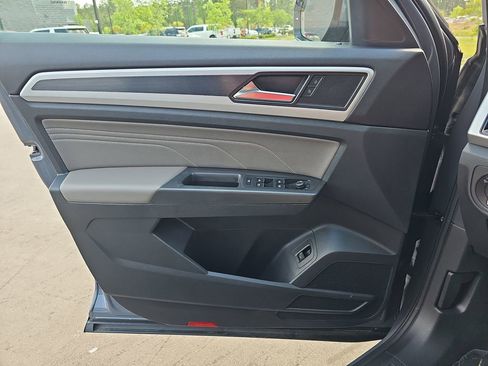 Used 2022 Volkswagen Atlas Cross Sport SEL R-Line image 31