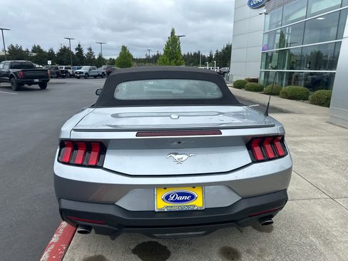 Used 2025 Ford Mustang Premium RWD image 3