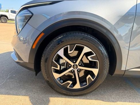 Used 2025 Kia Sportage EX w/ Premium Package FWD image 4