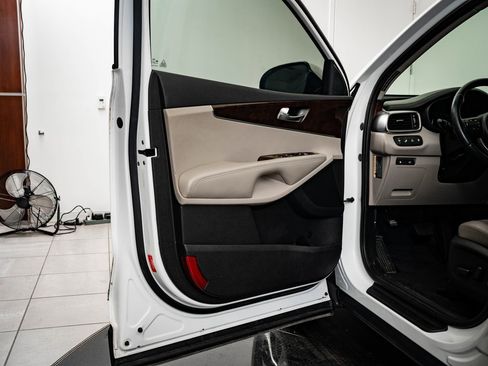 Used 2016 Kia Sorento EX w/ EX Premium Package image 26