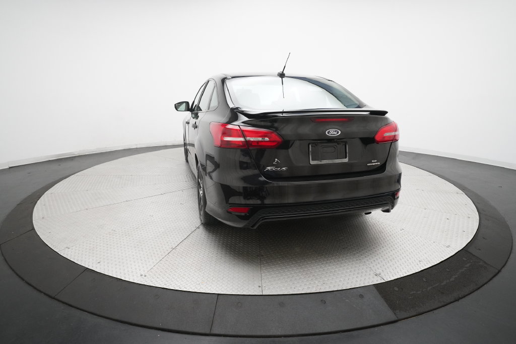 Used 2016 Ford Focus SE w/ SE Sport Package FWD image 29