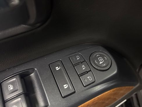 Used 2018 Chevrolet Silverado 2500 High Country w/ Duramax Plus Package image 34