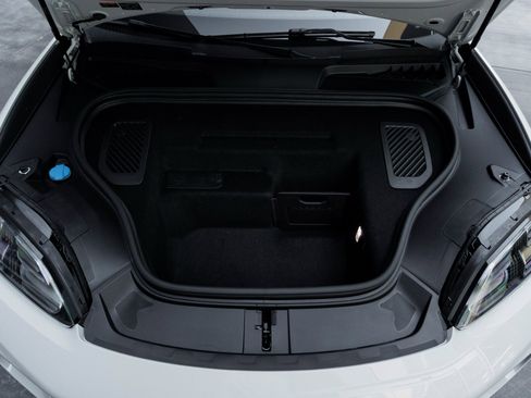 Used 2024 Porsche Macan 4 Electric image 37