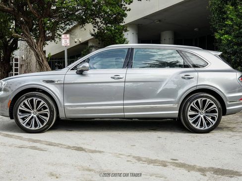 Used 2024 Bentley Bentayga Extended Wheelbase AWD/4WD image 3