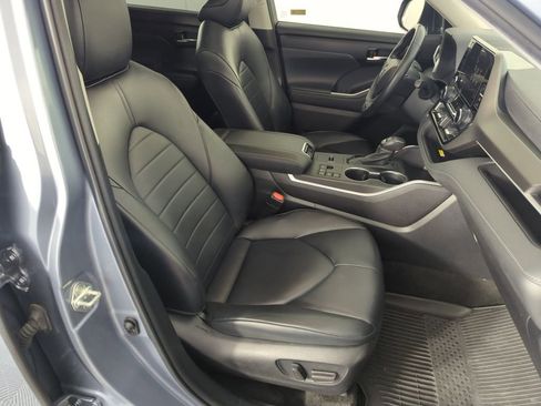 Used 2023 Toyota Highlander XLE image 40