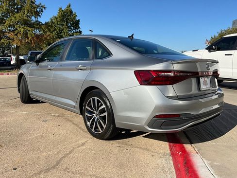 Used 2025 Volkswagen Jetta SE image 8