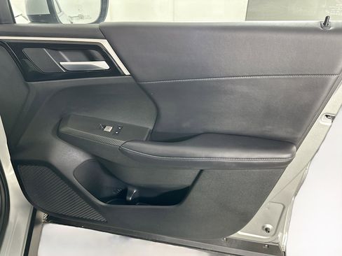 Used 2024 Mitsubishi Outlander SE image 34