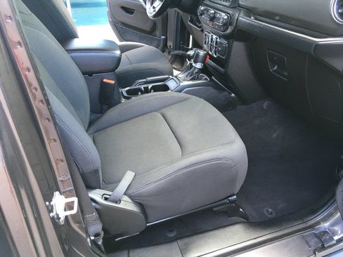 Used 2020 Jeep Wrangler Unlimited Sahara w/ Uconnect 4C Nav & Sound Group AWD/4WD image 30