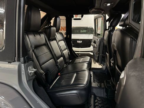 Used 2018 Jeep Wrangler Unlimited Sahara image 26