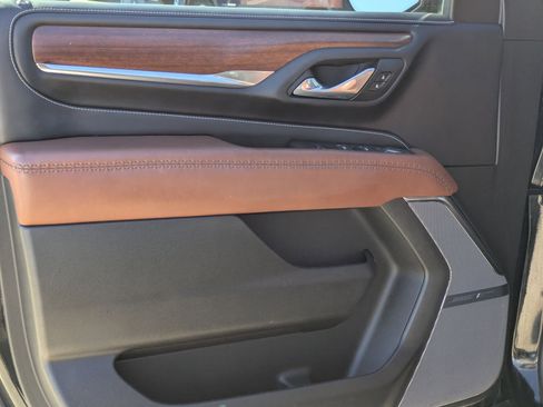 Used 2024 GMC Yukon Denali Ultimate image 11