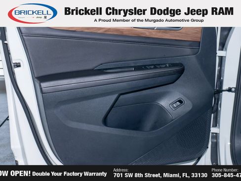Used 2025 Volkswagen Atlas SE FWD image 11