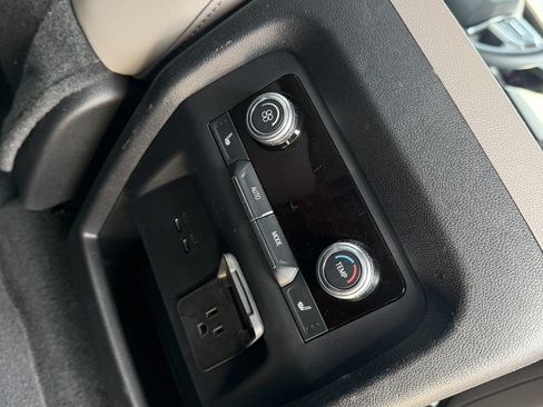 Used 2024 GMC Acadia Elevation w/ Luxury Package FWD image 8